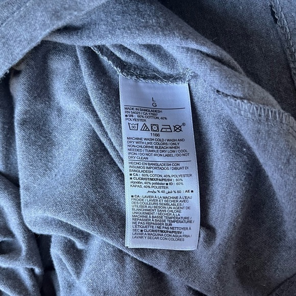 Old Navy Gray Bear Pattern Tee - Picture 4 of 4